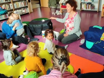 Aujourd'hui des histoires pour les tout-petits avec Alexandra!! 😀